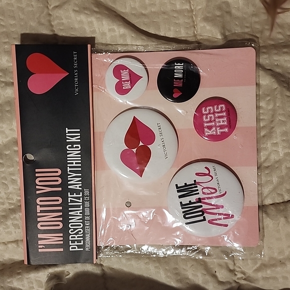 Victoria's Secret Travel Case + Buttons - Picture 3 of 3